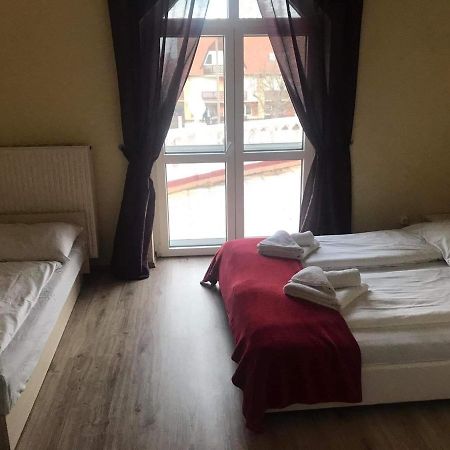 Bed and Breakfast Y Panzió Balatonlelle Exterior foto
