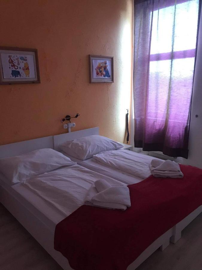 Bed and Breakfast Y Panzió Balatonlelle Exterior foto
