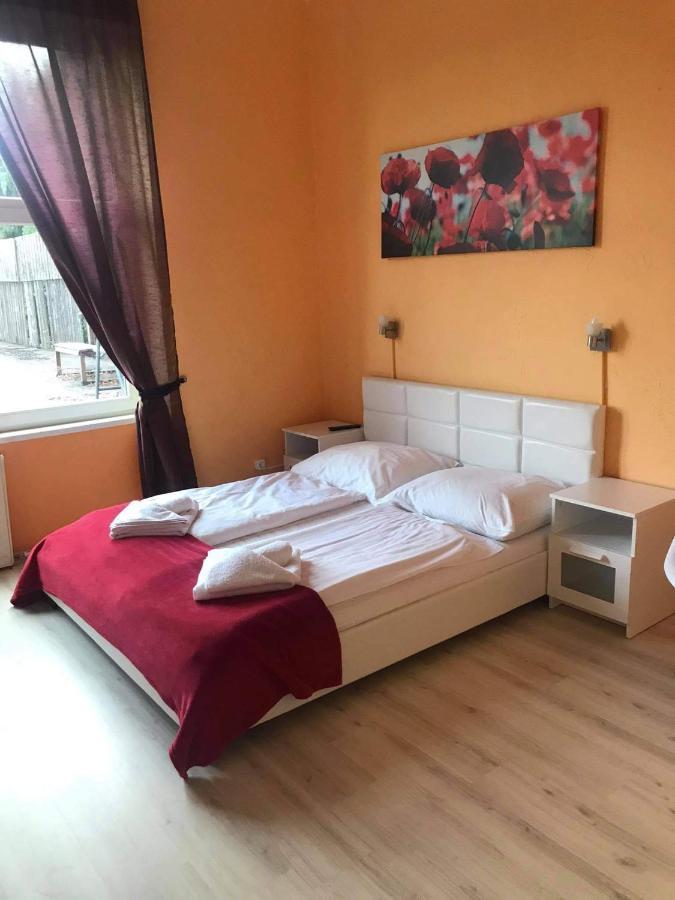 Bed and Breakfast Y Panzió Balatonlelle Exterior foto